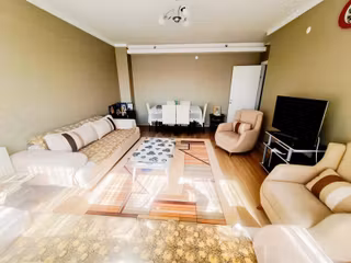 Yeşilova Mh Kapalı Mutfaklı Cadde Üzeri Lüx Ve Geniş 2+1 Daire