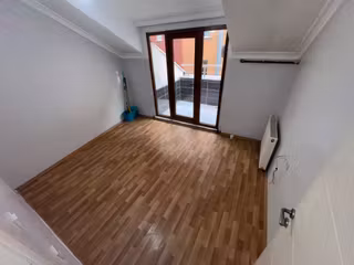Zafer Yapı Gayrimenkulden Kiralık Çatıkatı Daire 1+1 70m2 10yaş Tranvaya 3.bina İsmetpaşa Mahde