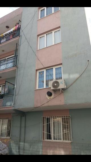 Karabaglarda 4 Katlı Binanın 2 Katı Satılık Daire 1 .ve 3 .katı