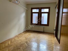 Rüstempaşa Mahallesi'nde 4+1 185 M2 Geniş Daire