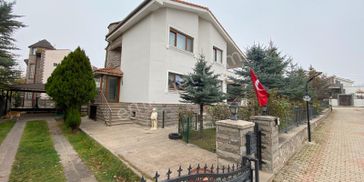 Gölbaşı Bahçelievler Şafak Sitesinde 5+2 Satılık Villa