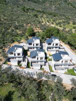 Eu Gayrimenkulden Balıkesir Edremit Güre'de Yeşilliğin Tamda İçinden Saunalı Havuzlu 4+1 Villa