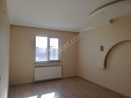Yenişehir Mahallesinde Kiralık Arakatta Lüks 3+1 Kapalı Otoparklı Daire Çift Cam Balkonlu