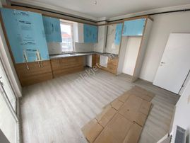 Lozanevler Altında 3+1 Ara Kat Güney Batı Yol Cepheli Daire