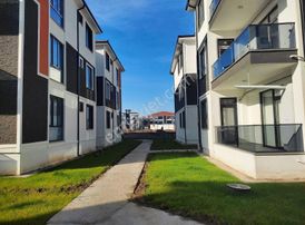 Nur Emlaktan Arifiye Neviye M.h 3 Katlı Binanın 2 Çi Kat3+1 Oda