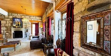 Foça Merkezde Tarihi Tescilli Taş Ev ;butik Konsept,özgün Mimari