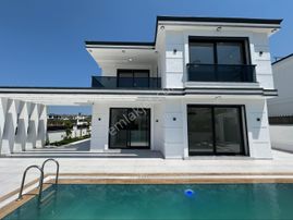 Didimde 4+1 Ayrı Mutfak Lüks Villa