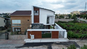 İncekte 250m2 Bahçeli 6+1 Özel Tasarım Villa Fırsatı