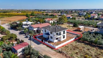 Antalya Döşemealtı'nda 668 M2 Arsa İçinde Satılık 4+1 Müstakil Villa