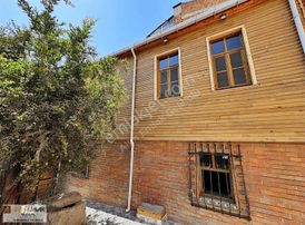 Altın Emlaktan Çarşı Merkezde Satılık Tarih Kokulu Konak