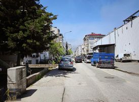 Yeni Mahallede Ticari Konut 250 M2 Üzerinde Bina Var