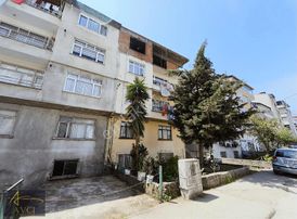 Yeni Mahallede Ticari Konut 250 M2 Üzerinde Bina Var