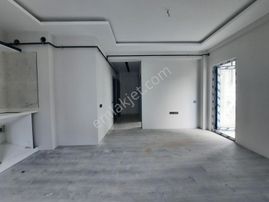 Truva//selim Dağhan'dan Anayola Yakın Tramvay'ın Altında 1+1