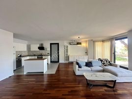 Yeniköy'de Her Yere Yakın Tam Müstakil Bahçeli Dubleks Villa