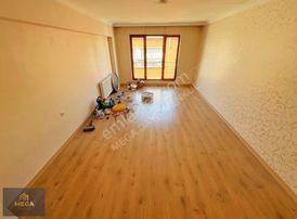 Mega'dan Çambaşı*cd*üstü*geniş M2 Kareli+evebeyin Banyo+yapılı D