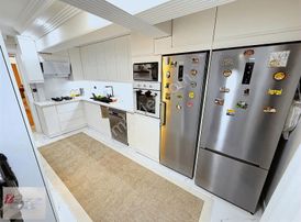 Uncubozköy Mh. Site İçerisinde 155m2 Full Tadilatlı Daire