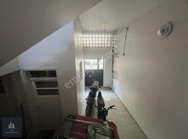 Yeşilyuvada 4+1 K Mutfak 3 Katlı Satılık Müstakil Ev