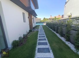 Çeşme'de Satılık Deniz Manzaralı 4+1 Müstakil Havuzlu Atilla