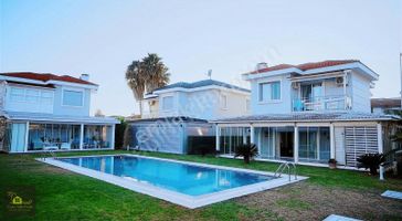 Alaçatı Göbenede Satılık Site İçerisinde Havuzlu 4+1 Villa