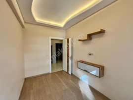 Amazon'dan Üniversite Civarı Havuzlu Site İçerisinde Satılık 2+0