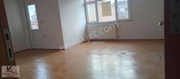 Sancaktepe Merve Mah. Merkezi Konumda 3+1 135 M2 3.kat Balkonlu