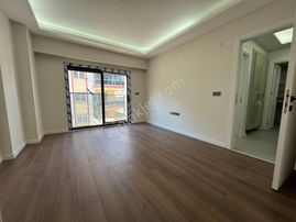 27 Hakan Büyükten Mavişehirde Çokiyi Lokasyon Yatırım Fırsatı1+1