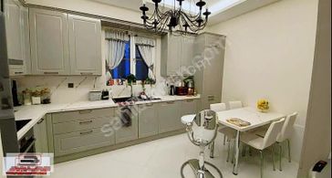 Atlas'tan Bahçecik Villa Hirazen Sitesinde Satılık Müstakil 5+1