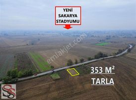 Adapazarı Çökeklerde Cadde Üzeri Etrafı Çevirili 352 M² Tarla