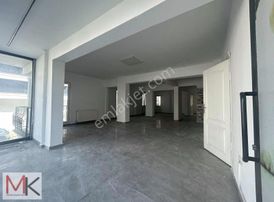 Cadde Cephe Mükemmel Konumda Kiralık Dükkan