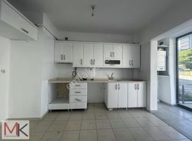 Cadde Cephe Mükemmel Konumda Kiralık Dükkan