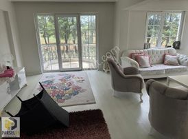 Kayı Mahallesinde 900m2 Arsa İçerisinde Geniş Villa