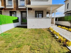 Yüksek Krediye Uygun 5+1 İskanlı Büyük Bahçeli Verandalı Teraslı