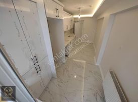 Acr'den Cadde Üzeri Ultra Lüks Yapılı 3+1 Vestiyer Odalı 135m2