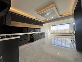 C İhandan Sancaktepe'de Yozgat Bulvarı Yakını Full Yapılı 4+1