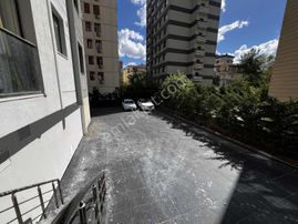 Oben'den Kozyatağı'nda Minibüs Caddesine 3. Bina 2+1 65m² Net