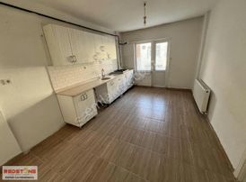 Karasu Çarşı Merkezde 2+1 Geniş Satılık Daire