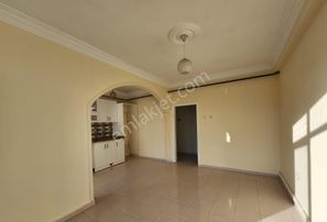 Karınca'dan Pirireis'de Sahile Yakın Etrafı Açık 3+1 Satılık!!