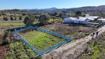 Menderes Akçaköyde Doğayla İç İçe 280 M² Tapulu Satılık Tarla