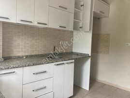 Üçyolda Cadde Üzeri Bahçeli 2+1 Yüksek Giriş Kiralık Daire