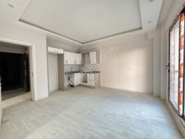 Zeki Emlak'tan Muradiye'de 2+1 Ara Kat Satılık Daire