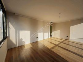 Turyap'tan Bağdat Caddesi Yakını Kısmi Deniz Manzaralı Geniş 2+1