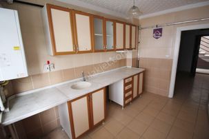 Krc'den Çağlayan Mahallesinde Bakımlı Geniş 3+1 Kiralık Daire