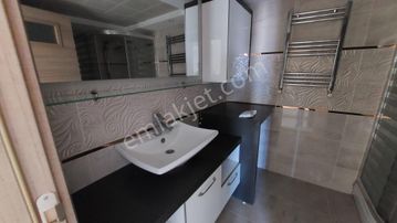 Sarıkaya Konaklarında Doğalgazlı Ebeveyn Banyolu Satılık 3+1 Daire