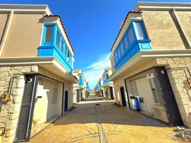 Kuşadasında Plaja Ve Avm'lere Yakın Özel Havuzlu Tek Müstakil 5+1 Sıfır Villa