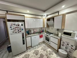 Zeki Emlak'tan Muradiye'de Ara Kat 2+1 Satılık Daire