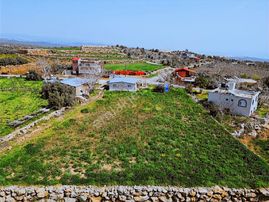 Erdemli Batısandal'da Köyiçi İmarlı İçinde 2+1 Ev Bulunmaktadır