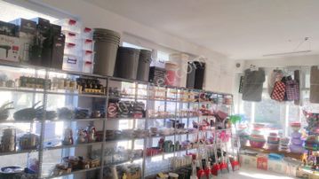 Kuşadası Nda Devren Kiralık Züccaciye Dükkanı