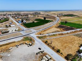 Akçaova Mah. Gönen - Manyas Yolu Yanı Satılık 677 M² Köşe Arsa