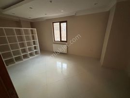 Merkez’de 3+1 Düz Giriş Kiralık Ofis-muayne Hane-büro