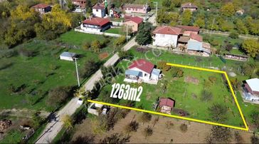 Sakarya Geyve Camlık’da 1263m2 İçinde 65m2 Yapısı Olan Elektrik Suyu Hazır Arsa